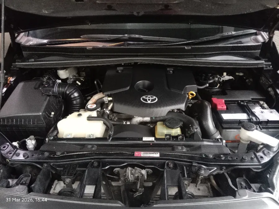 Foto Mobil Bekas Mesin Toyota Kijang Innova 2.4 Venturer tahun 2021