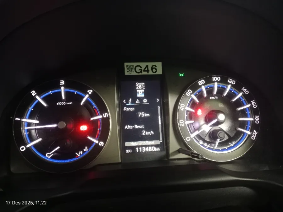 Foto Mobil Bekas Odometer Toyota Kijang Innova 2.4 Venturer tahun 2021