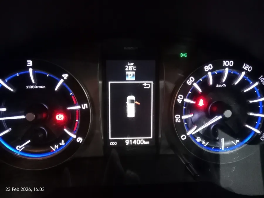 Foto Mobil Bekas Odometer Toyota Kijang Innova 2.4 Venturer tahun 2021