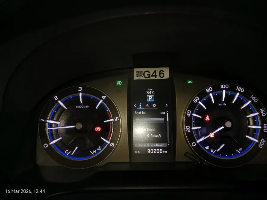 Foto Mobil Bekas Odometer Toyota Kijang Innova 2.4 Venturer tahun 2021