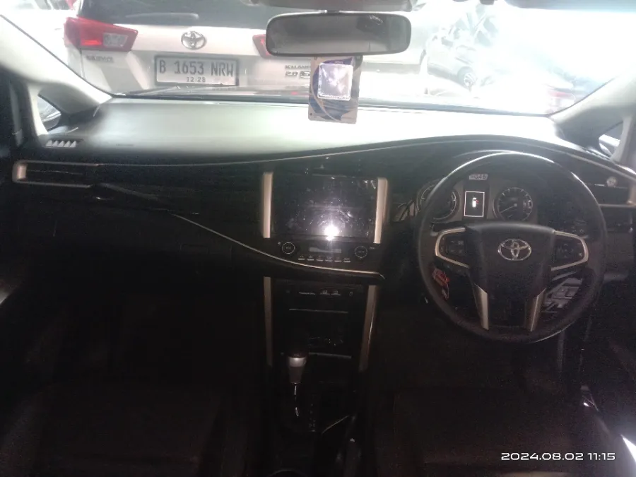 Foto Mobil Bekas Dashboard Toyota Kijang Innova 2.4 Venturer tahun 2022