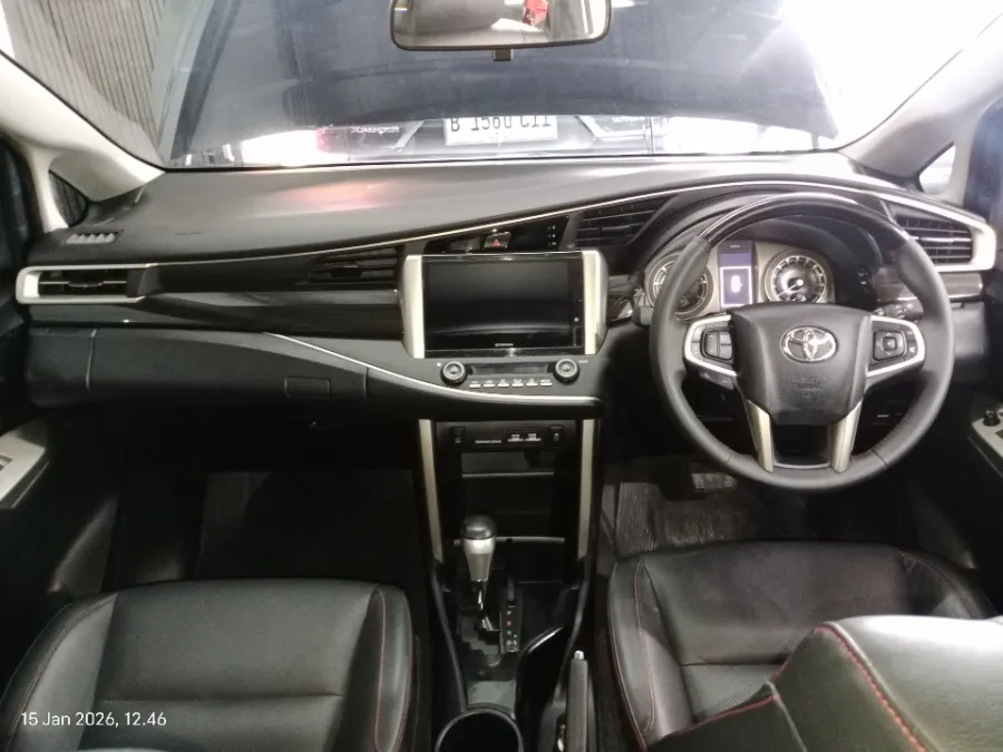 Foto Mobil Bekas Dashboard Toyota Kijang Innova 2.4 Venturer tahun 2022