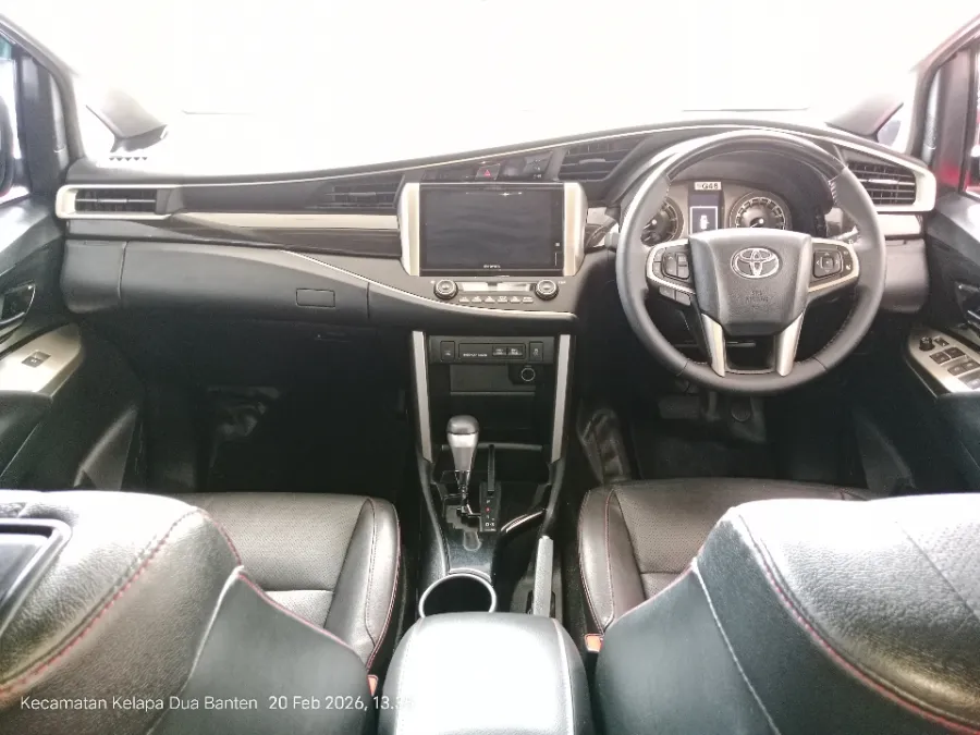 Foto Mobil Bekas Dashboard Toyota Kijang Innova 2.4 Venturer tahun 2022