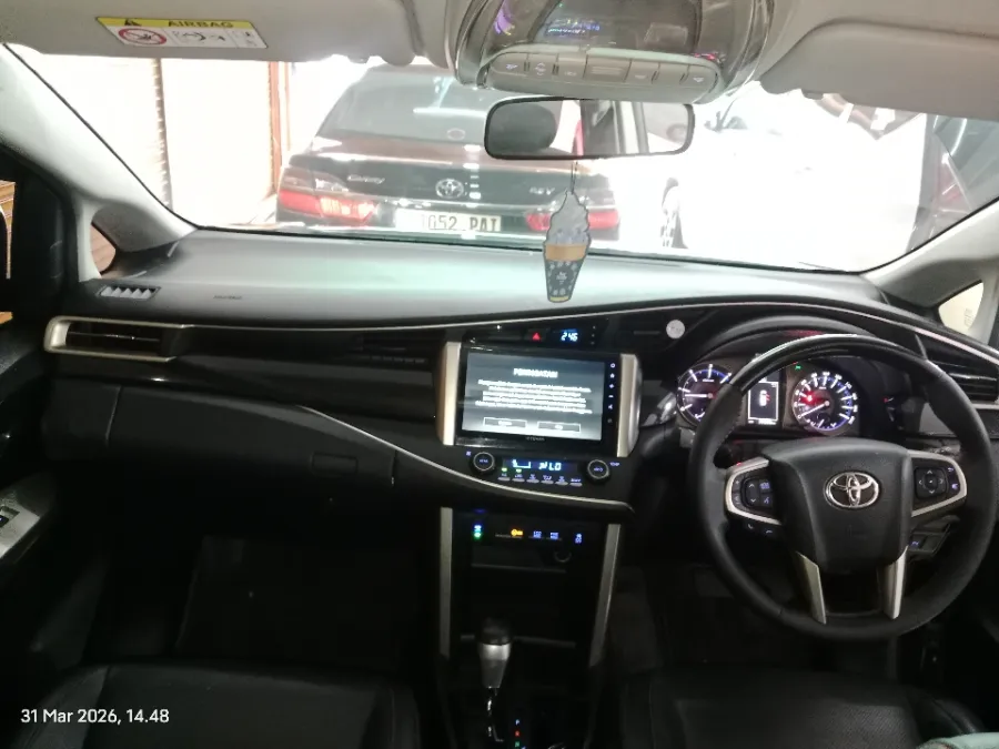 Foto Mobil Bekas Dashboard Toyota Kijang Innova 2.4 Venturer tahun 2022