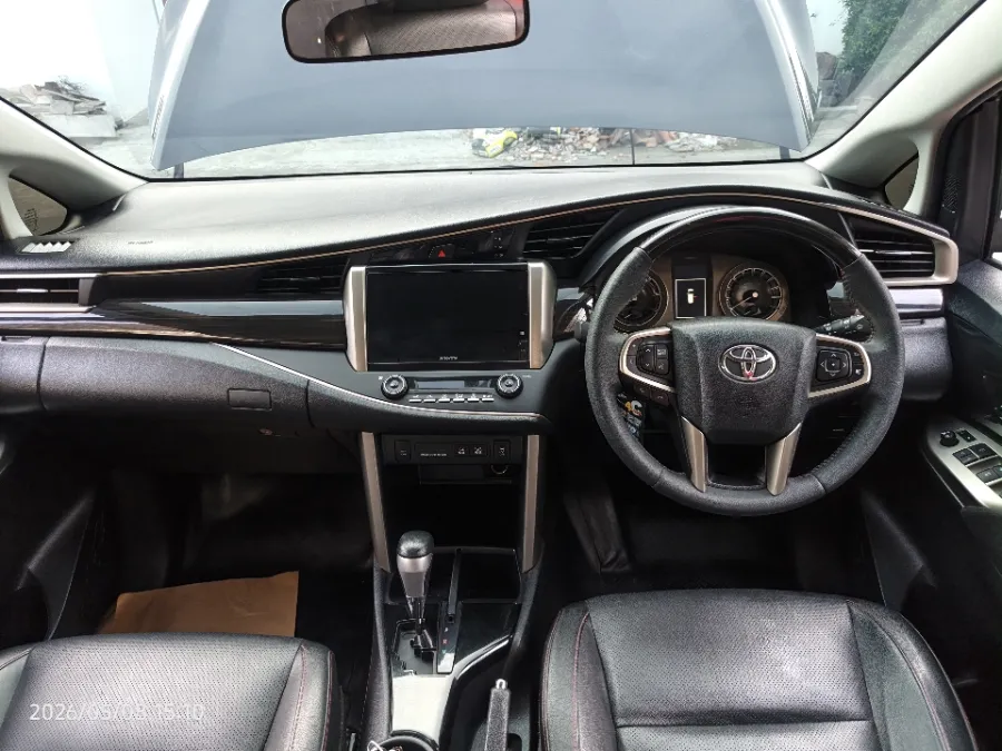 Foto Mobil Bekas Dashboard Toyota Kijang Innova 2.4 Venturer tahun 2022