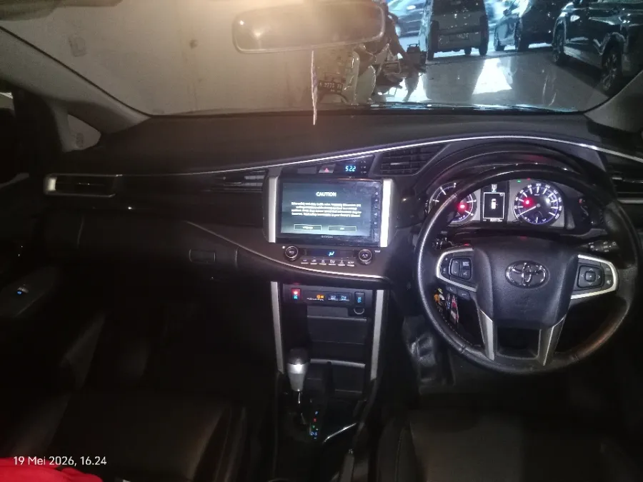 Foto Mobil Bekas Dashboard Toyota Kijang Innova 2.4 Venturer tahun 2022