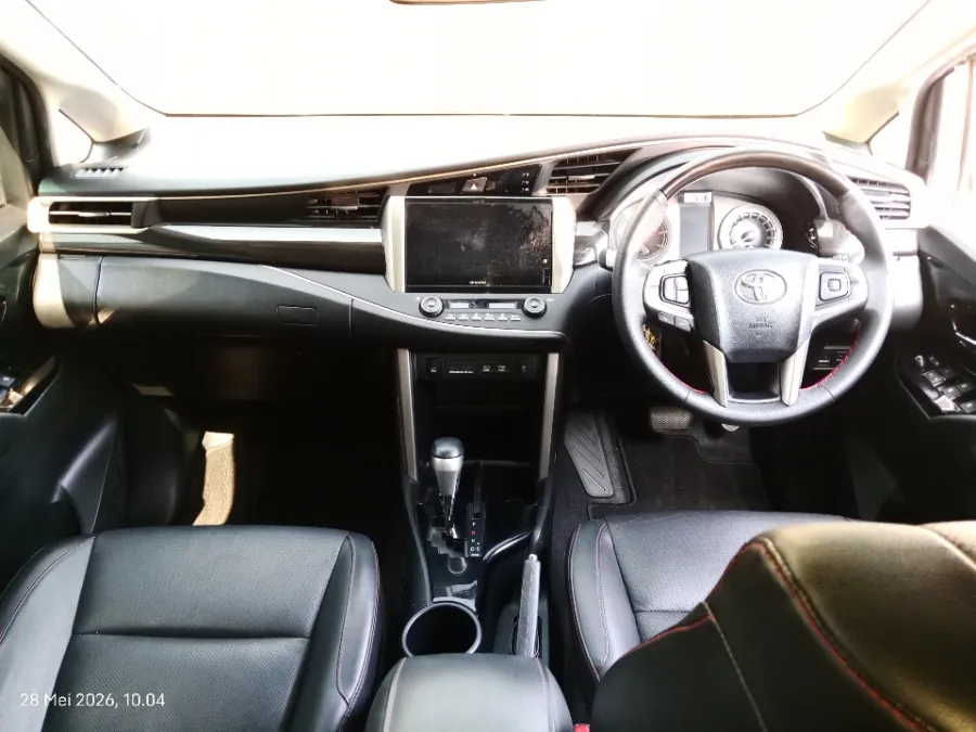 Foto Mobil Bekas Dashboard Toyota Kijang Innova 2.4 Venturer tahun 2022