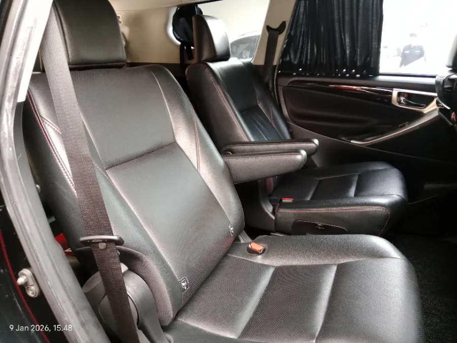 Foto Mobil Bekas Kabin Belakang Toyota Kijang Innova 2.4 Venturer tahun 2022