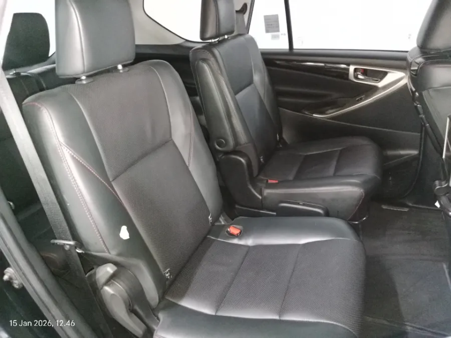Foto Mobil Bekas Kabin Belakang Toyota Kijang Innova 2.4 Venturer tahun 2022