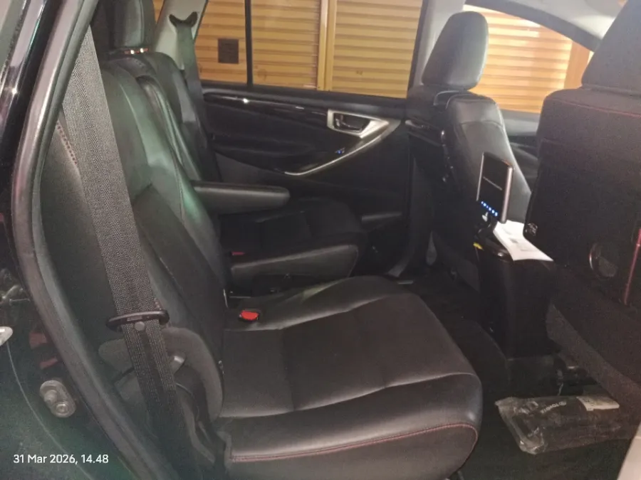 Foto Mobil Bekas Kabin Belakang Toyota Kijang Innova 2.4 Venturer tahun 2022