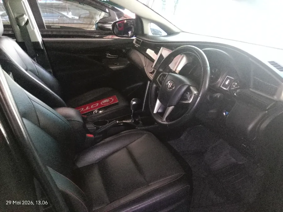 Foto Mobil Bekas Kabin Depan Toyota Kijang Innova 2.4 Venturer tahun 2022