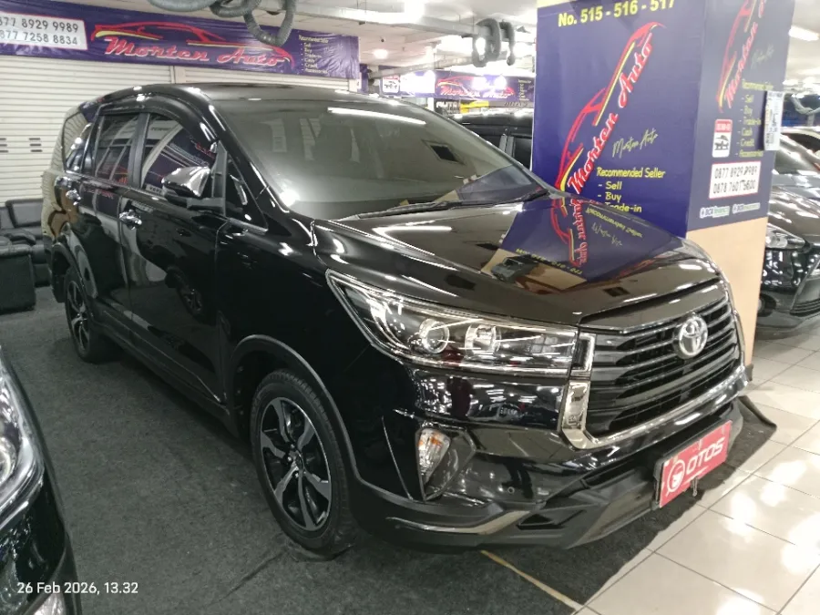 Foto Mobil Bekas Kanan Depan Toyota Kijang Innova 2.4 Venturer tahun 2022
