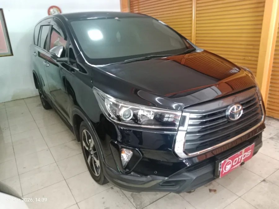 Foto Mobil Bekas Kanan Depan Toyota Kijang Innova 2.4 Venturer tahun 2022