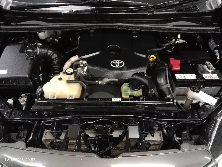 Foto Mobil Bekas Mesin Toyota Kijang Innova 2.4 Venturer tahun 2022