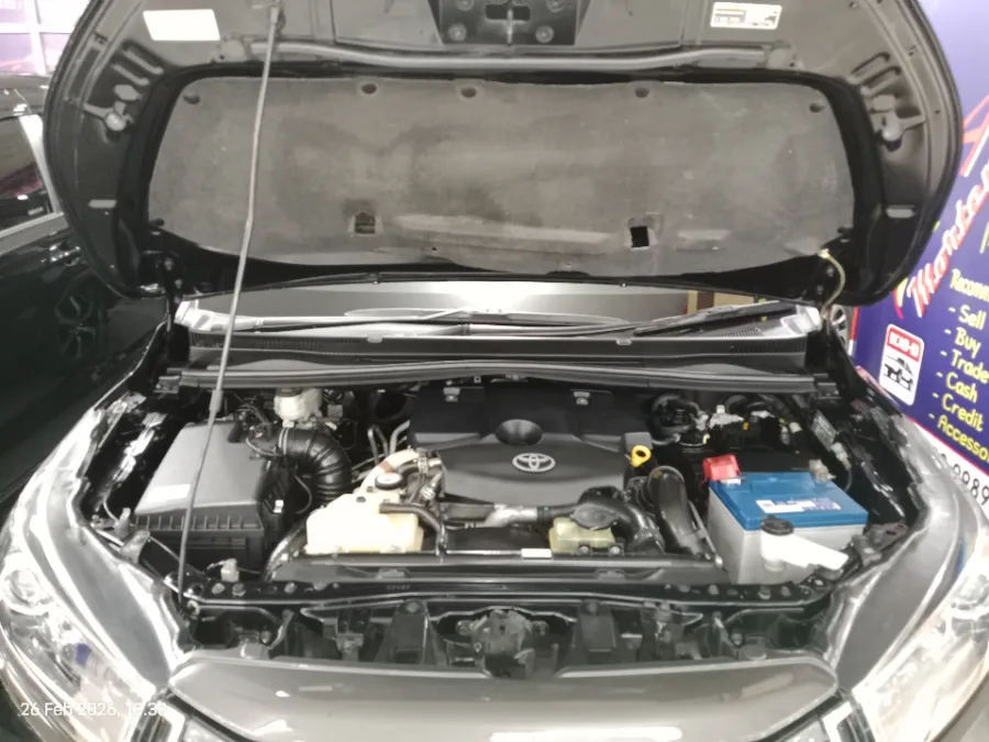 Foto Mobil Bekas Mesin Toyota Kijang Innova 2.4 Venturer tahun 2022