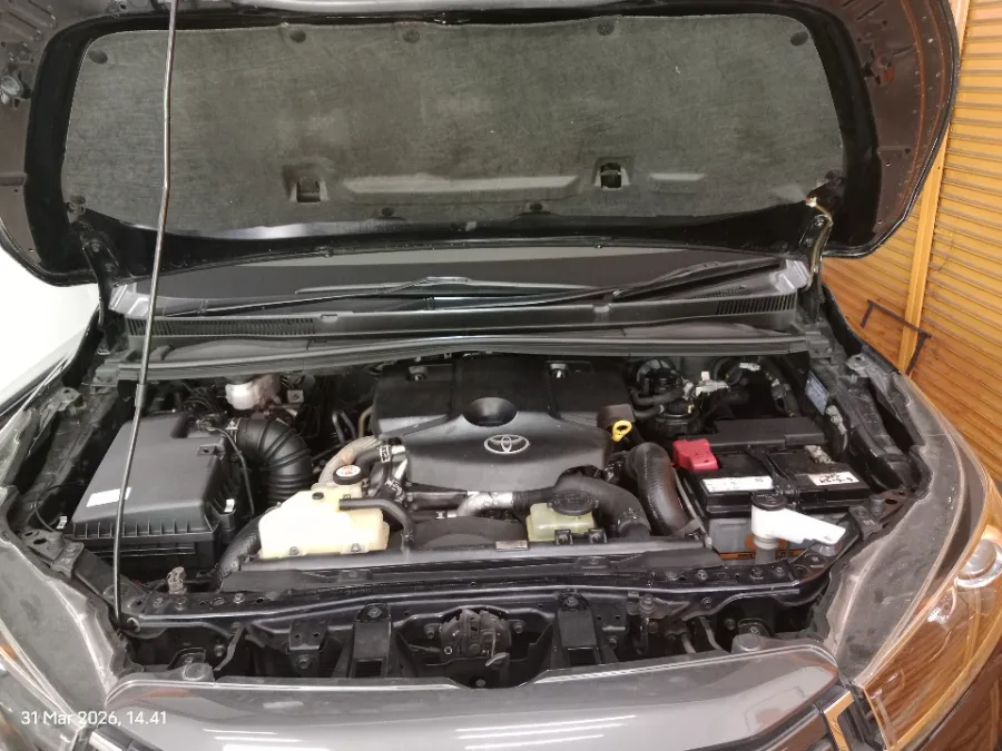 Foto Mobil Bekas Mesin Toyota Kijang Innova 2.4 Venturer tahun 2022