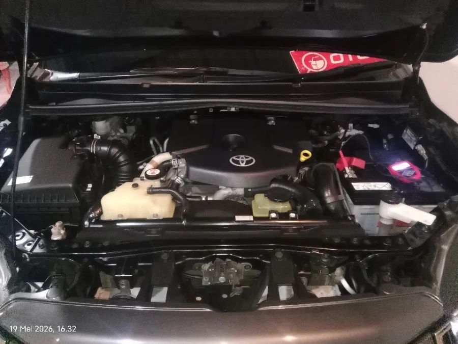 Foto Mobil Bekas Mesin Toyota Kijang Innova 2.4 Venturer tahun 2022