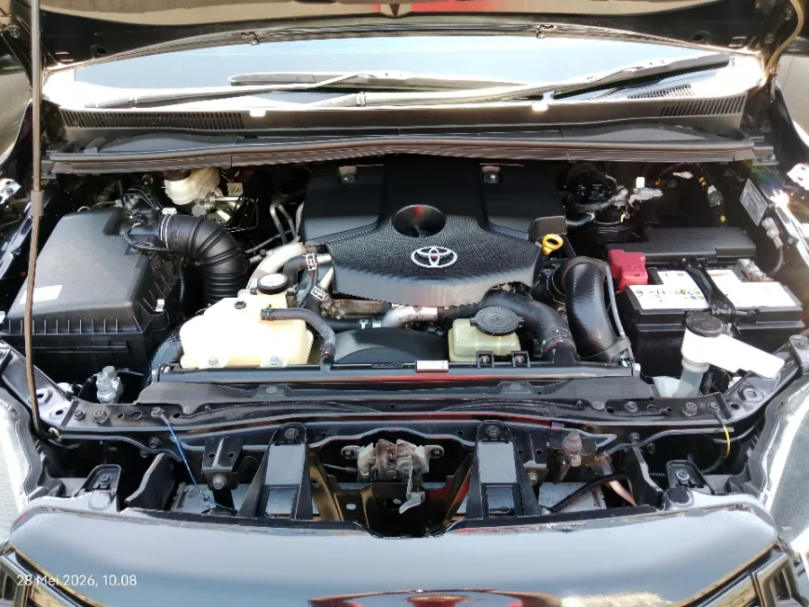 Foto Mobil Bekas Mesin Toyota Kijang Innova 2.4 Venturer tahun 2022