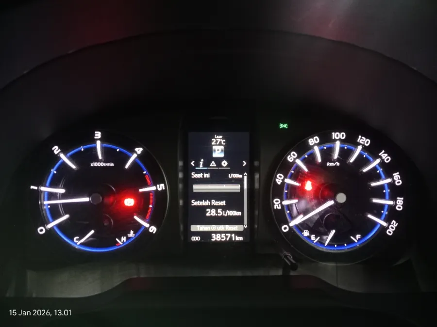 Foto Mobil Bekas Odometer Toyota Kijang Innova 2.4 Venturer tahun 2022