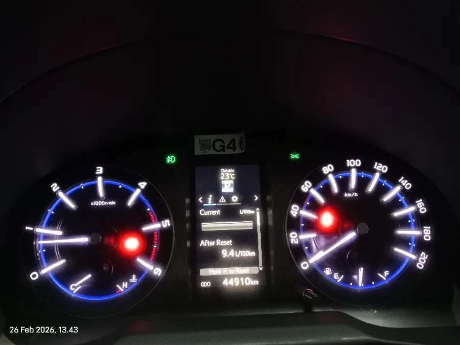 Foto Mobil Bekas Odometer Toyota Kijang Innova 2.4 Venturer tahun 2022