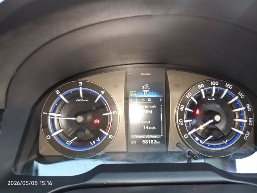 Foto Mobil Bekas Odometer Toyota Kijang Innova 2.4 Venturer tahun 2022