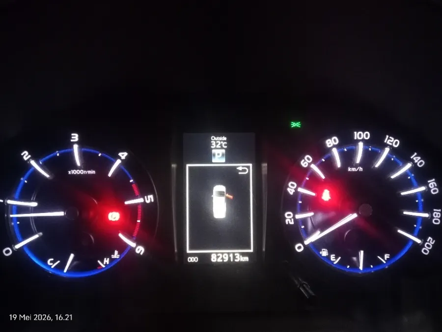 Foto Mobil Bekas Odometer Toyota Kijang Innova 2.4 Venturer tahun 2022