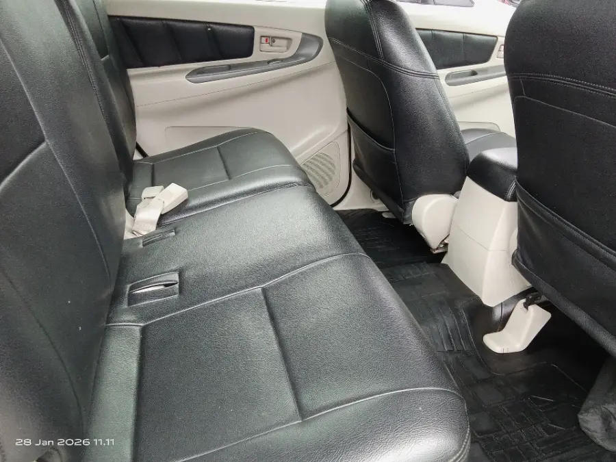 Foto Mobil Bekas Kabin Belakang Toyota Kijang Innova 2.5 G tahun 2013