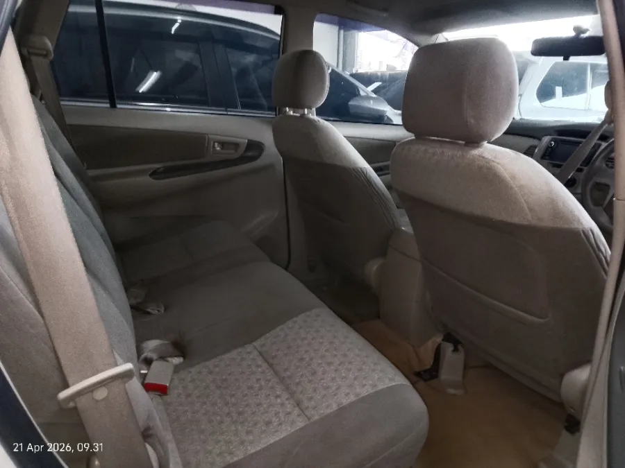 Foto Mobil Bekas Kabin Belakang Toyota Kijang Innova 2.5 G tahun 2013