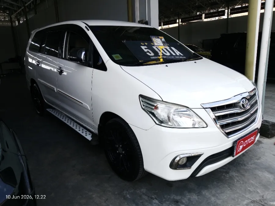 Foto Mobil Bekas Kanan Depan Toyota Kijang Innova 2.5 G tahun 2014