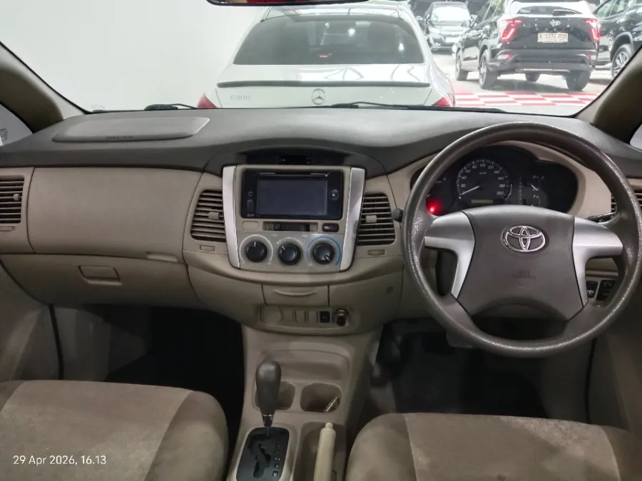 Foto Mobil Bekas Dashboard Toyota Kijang Innova 2.5 G tahun 2015