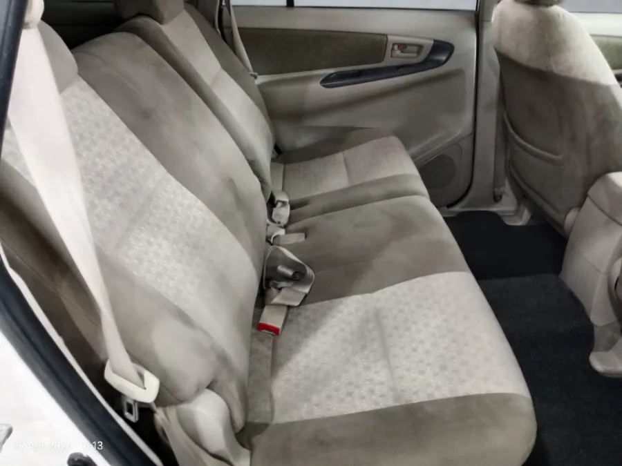 Foto Mobil Bekas Kabin Belakang Toyota Kijang Innova 2.5 G tahun 2015
