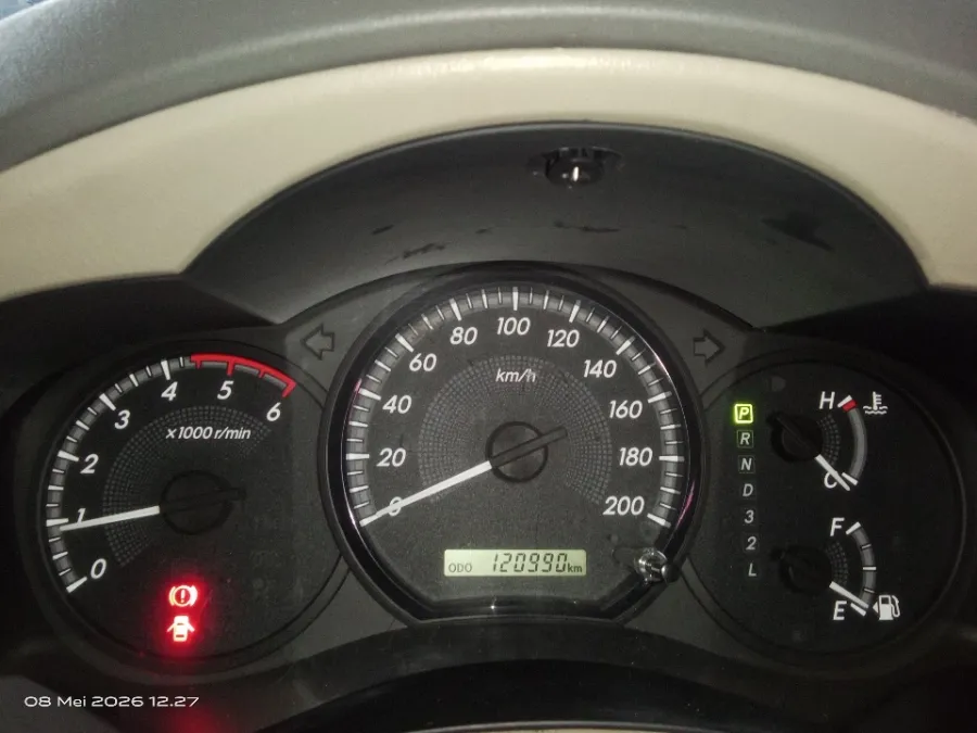Foto Mobil Bekas Odometer Toyota Kijang Innova 2.5 G tahun 2015