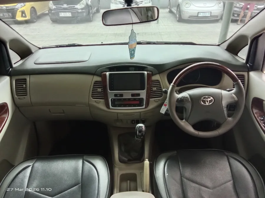 Foto Mobil Bekas Dashboard Toyota Kijang Innova 2.5 V tahun 2013