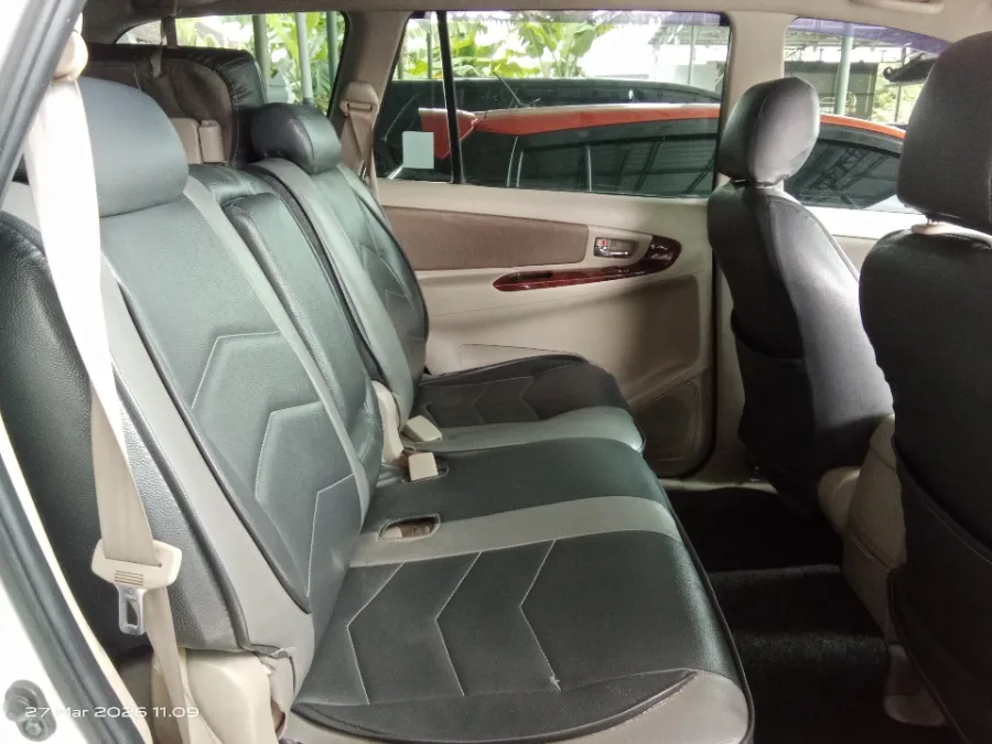 Foto Mobil Bekas Kabin Belakang Toyota Kijang Innova 2.5 V tahun 2013