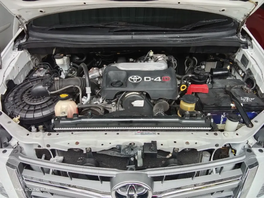 Foto Mobil Bekas Mesin Toyota Kijang Innova 2.5 V tahun 2013