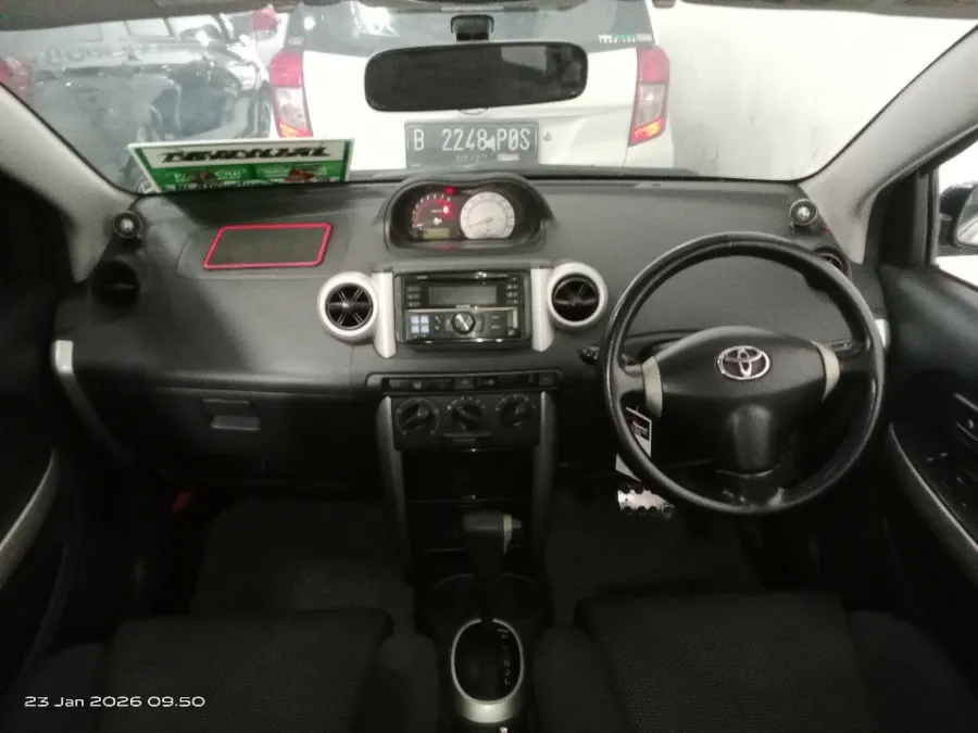 Foto Mobil Bekas Dashboard Toyota IST 1.3 tahun 2003