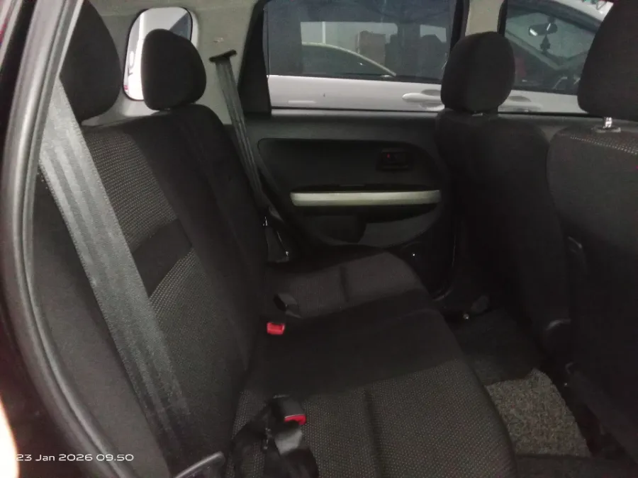 Foto Mobil Bekas Kabin Belakang Toyota IST 1.3 tahun 2003