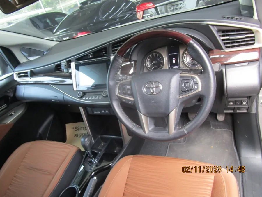 Foto Mobil Bekas Dashboard Toyota Kijang 2.0 tahun 2019