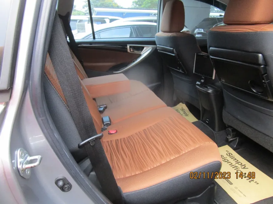 Foto Mobil Bekas Kabin Belakang Toyota Kijang 2.0 tahun 2019