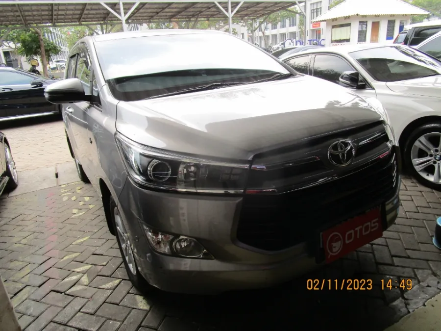 Foto Mobil Bekas Kanan Depan Toyota Kijang 2.0 tahun 2019