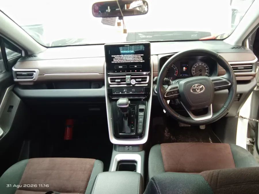 Foto Mobil Bekas Dashboard Toyota Kijang Innova 2.0 tahun 2023