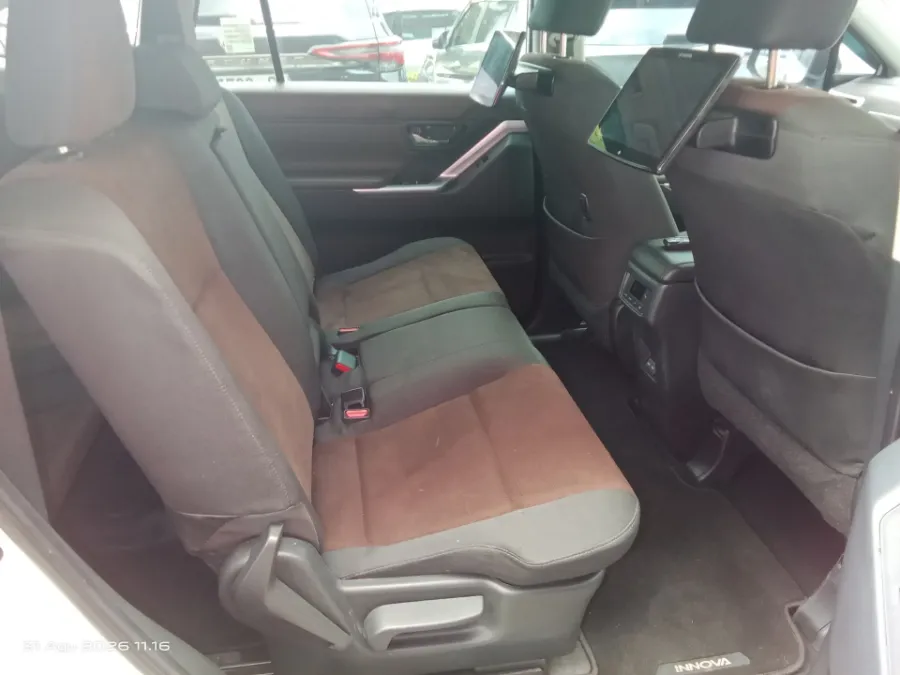 Foto Mobil Bekas Kabin Belakang Toyota Kijang Innova 2.0 tahun 2023