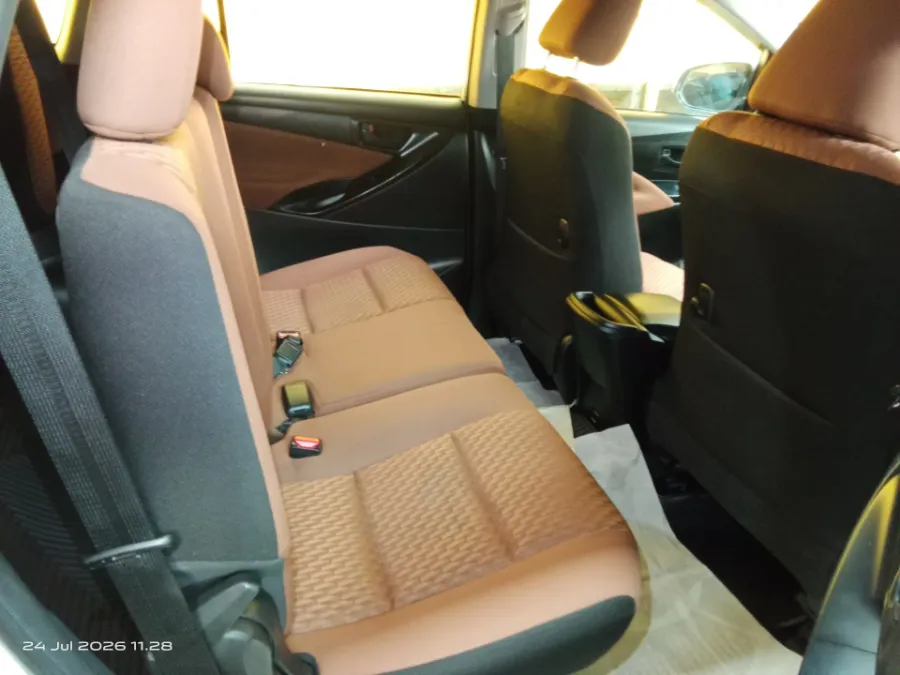 Foto Mobil Bekas Kabin Belakang Toyota Kijang Innova 2.0 G tahun 2016