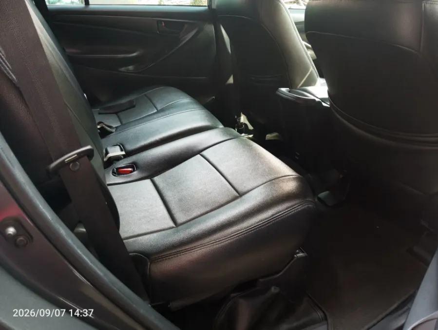 Foto Mobil Bekas Kabin Belakang Toyota Kijang Innova 2.0 G tahun 2016