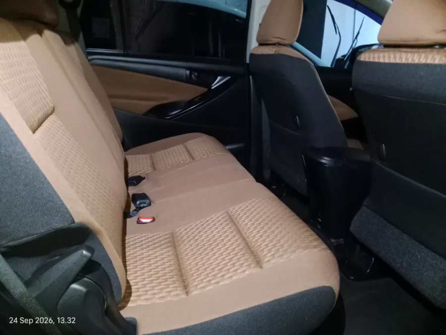 Foto Mobil Bekas Kabin Belakang Toyota Kijang Innova 2.0 G tahun 2016