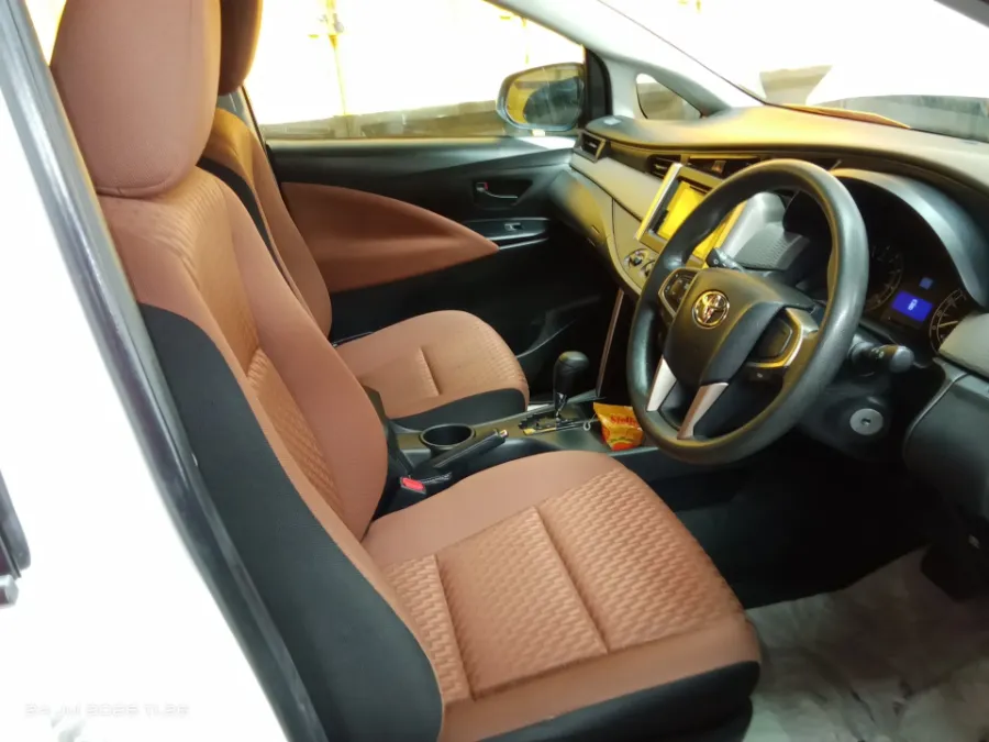 Foto Mobil Bekas Kabin Depan Toyota Kijang Innova 2.0 G tahun 2016