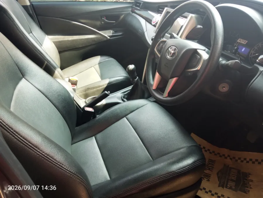 Foto Mobil Bekas Kabin Depan Toyota Kijang Innova 2.0 G tahun 2016