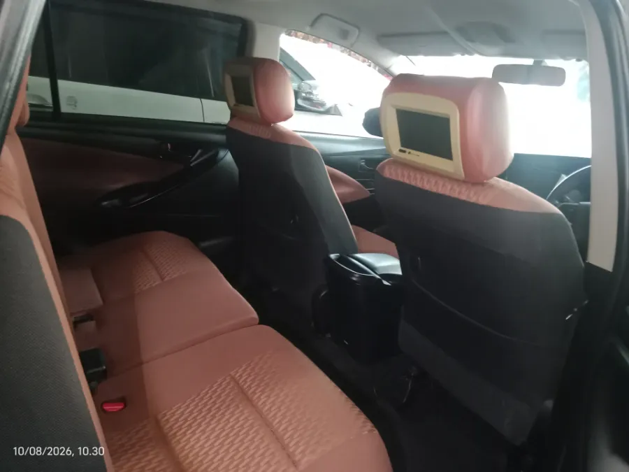 Foto Mobil Bekas Kabin Belakang Toyota Kijang Innova 2.0 G tahun 2017