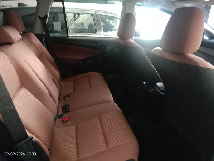 Foto Mobil Bekas Kabin Belakang Toyota Kijang Innova 2.0 G tahun 2017