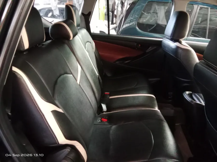 Foto Mobil Bekas Kabin Belakang Toyota Kijang Innova 2.0 G tahun 2017
